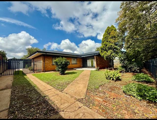 3 BEDROOM HOUSE FOR SALE IN VANDERBIJLPARK CW 1